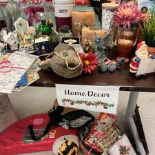 Holiday Gift Shoppe Table