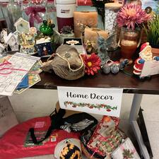 Holiday Gift Shoppe Table