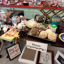 Holiday Gift Shoppe Table