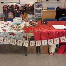 Holiday Gift Shoppe Table