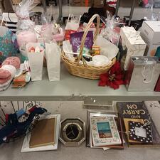 Holiday Gift Shoppe Table