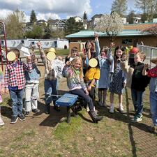 Students cleaning up the school 